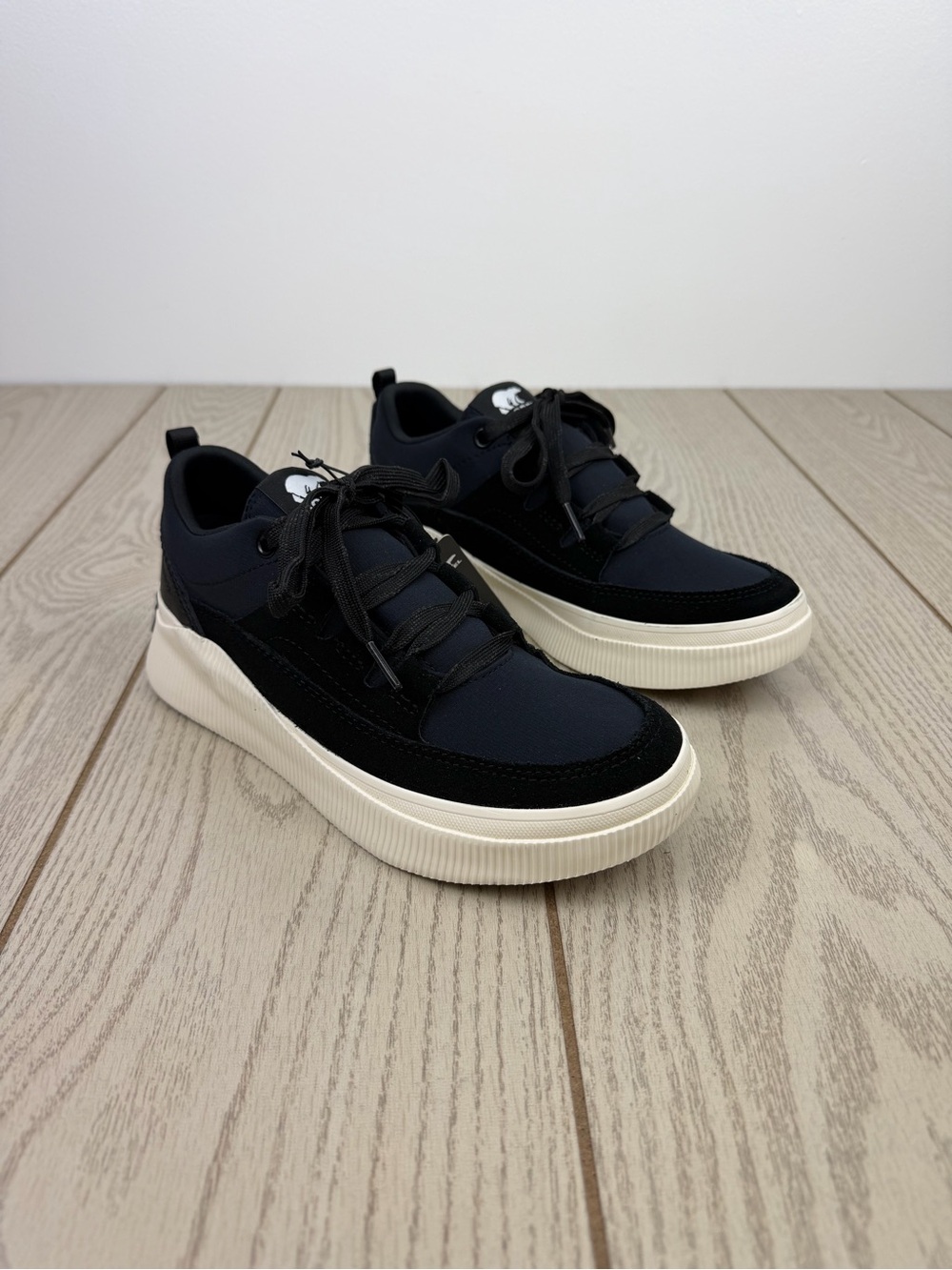 Sorel Women's Out N About IV Low Women's Waterproof Sneaker US7 Black Gum 2 $100